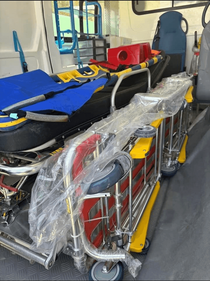 Photo Don de matériel médical au service des urgences – Hôpital Moulares