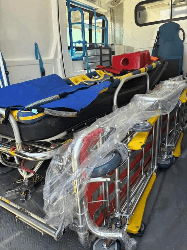 Photo Don de matériel médical au service des urgences – Hôpital Moulares