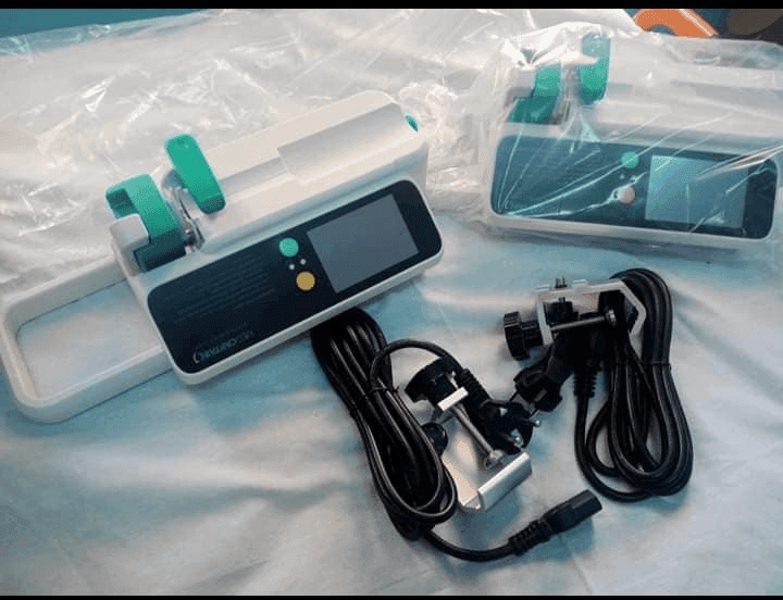 Photo Don de matériel médical au service des urgences – Hôpital Moulares