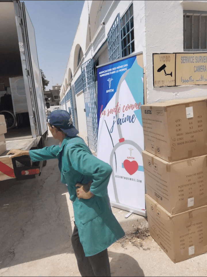 Photo Distribution de matériel médical au profit de plusieurs structures sanitaires en Tunisie