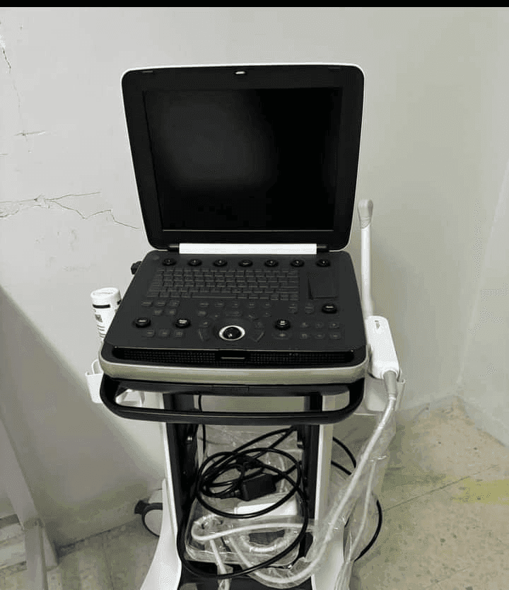 Photo Don de matériel médical au service des urgences – Hôpital Moulares