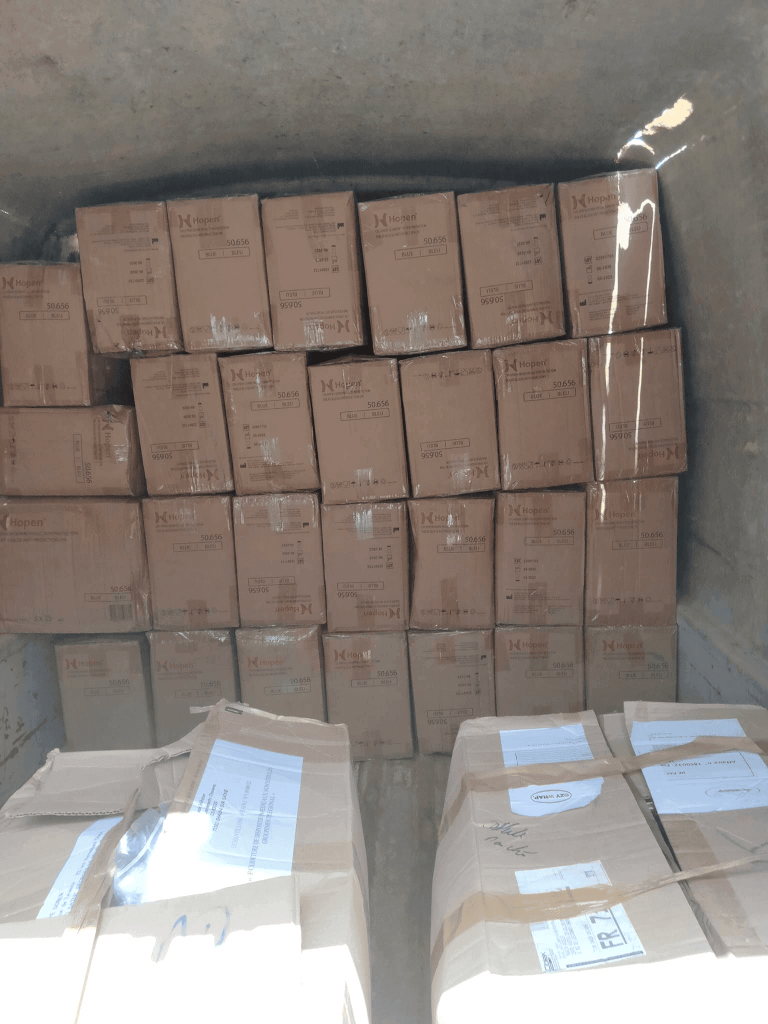 Photo Distribution de matériel médical au profit de plusieurs structures sanitaires en Tunisie