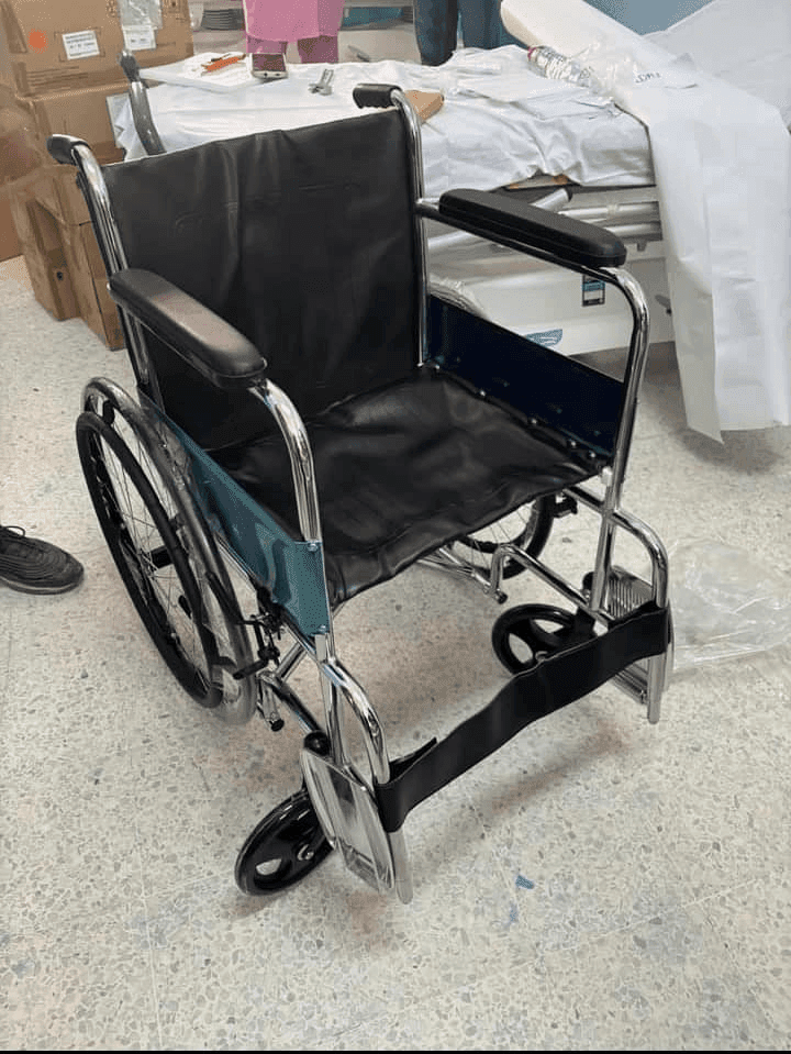 Photo Don de matériel médical au service des urgences – Hôpital Moulares