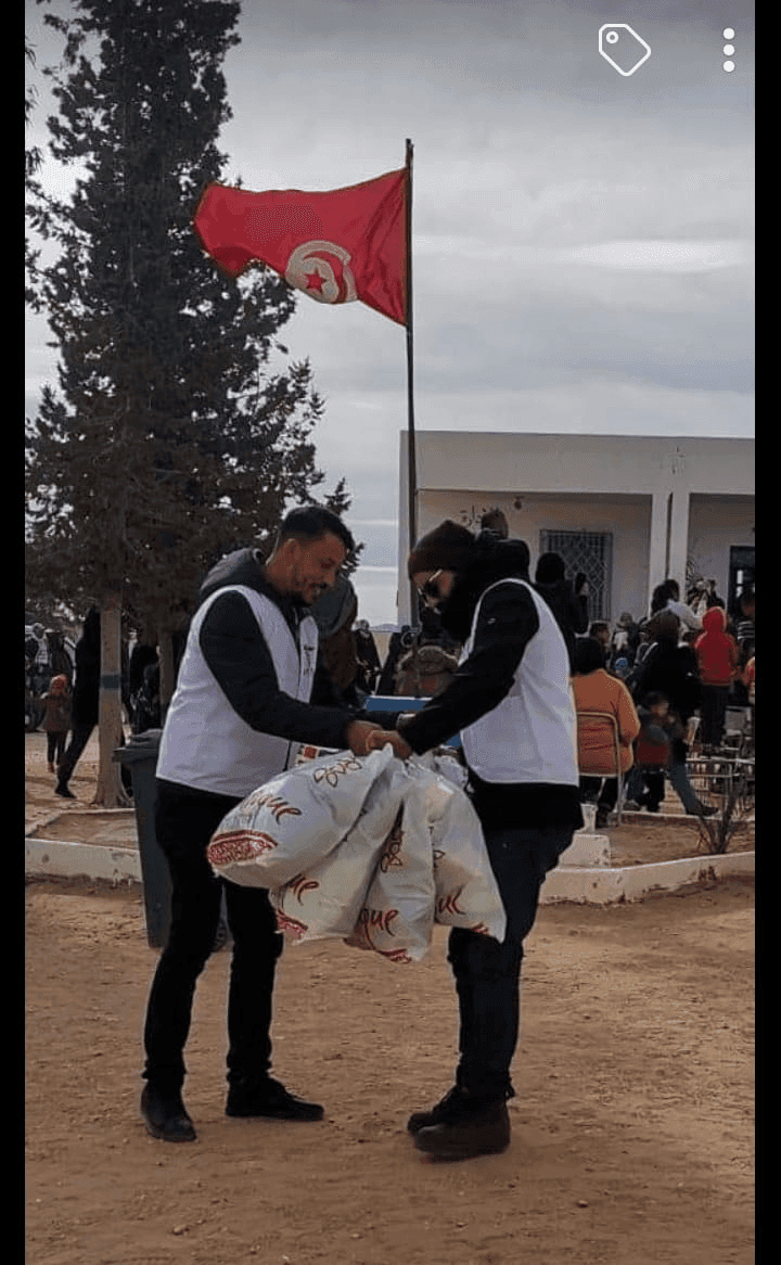 Photo Distribution de denrées alimentaires et vêtements d’hiver au profit de 370 élèves et 60 familles à Kasserine
