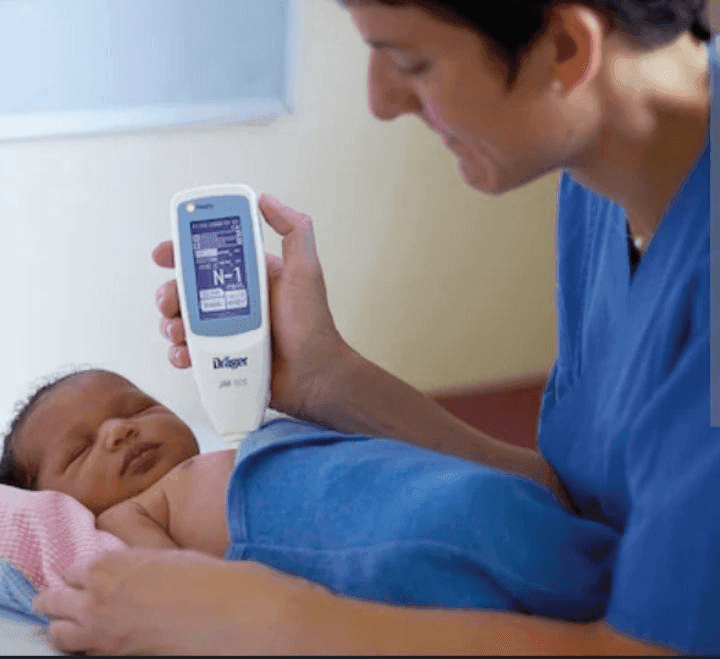 Photo Réparation du bilirubinomètre – Service de Néonatologie (Janvier 2025)