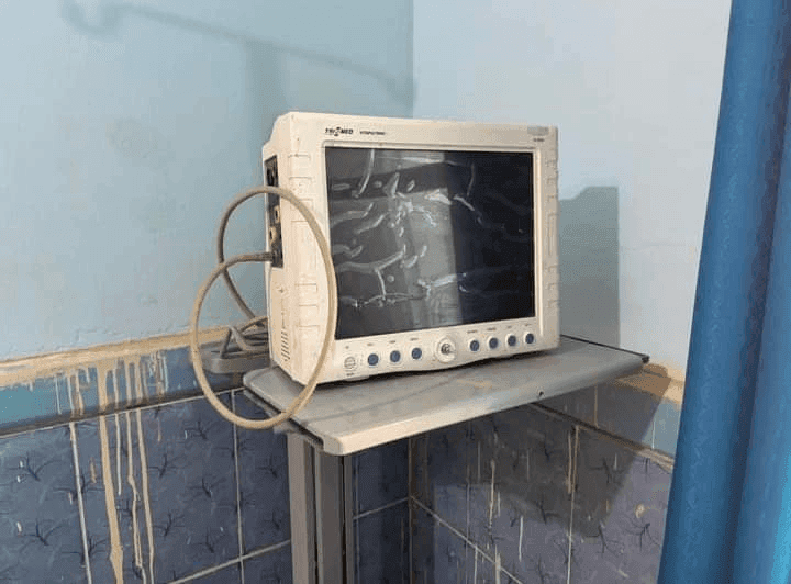 Photo Don de matériel médical au service des urgences – Hôpital Moulares