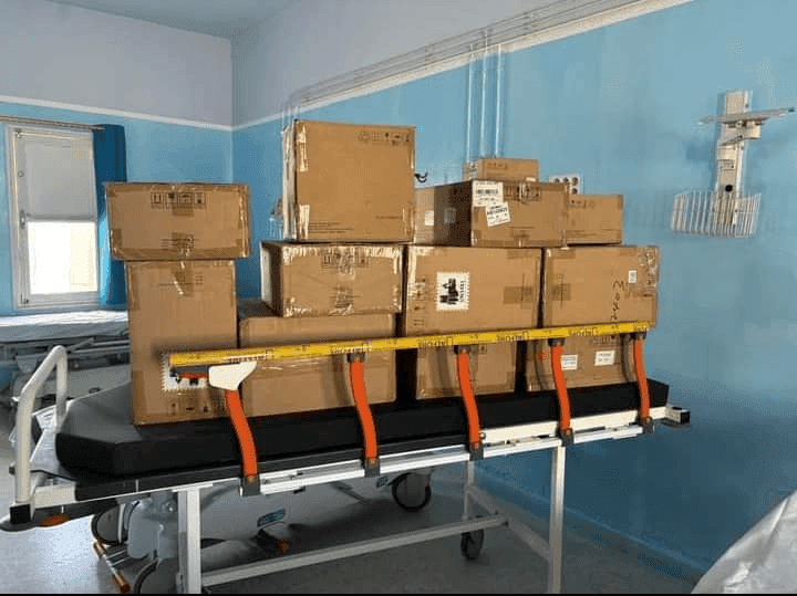 Photo Don de matériel médical au service des urgences – Hôpital Moulares